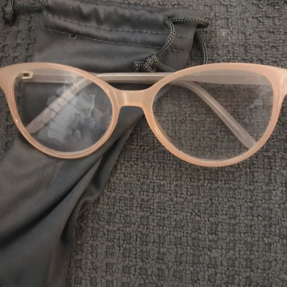 The loft reading glasses in 1.50 strength had no longer strong enough for my 👀